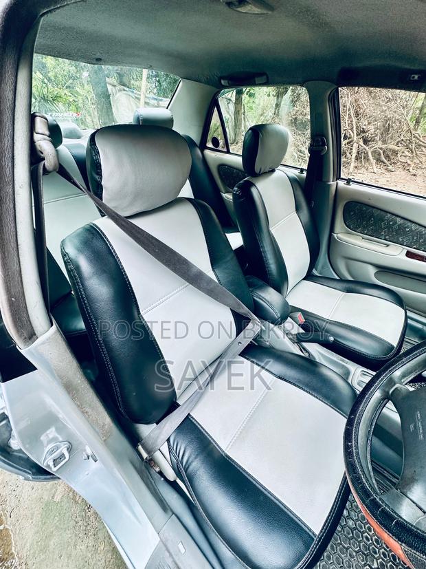 Toyota Corolla . 1998