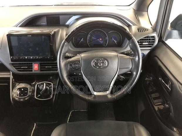 Toyota Esquire Gi premium hybrid 2021