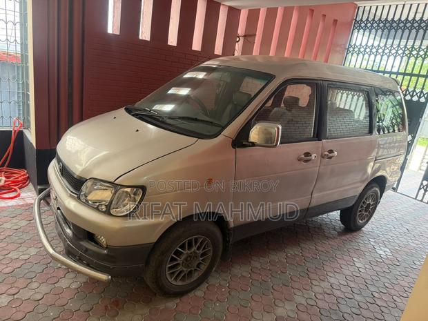Toyota Noah . 1998