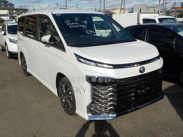Toyota Voxy S-Z Packa. 2025