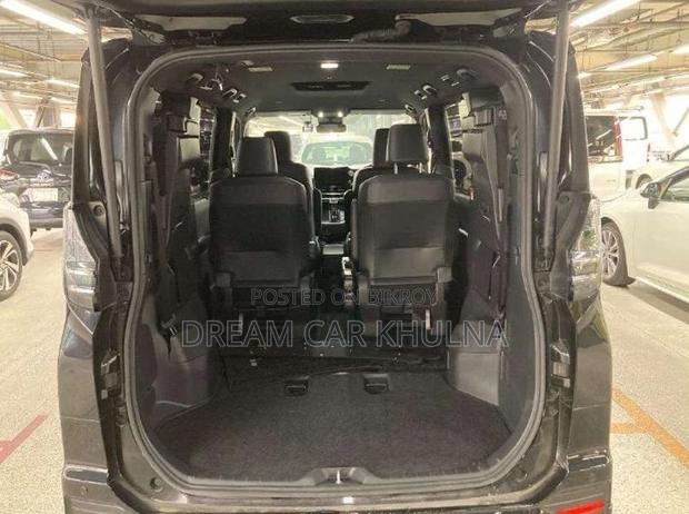 Toyota Voxy SZ Leg rest Hyb 2023