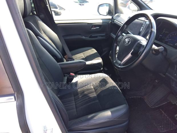 Toyota Esquire GI Premium 2020