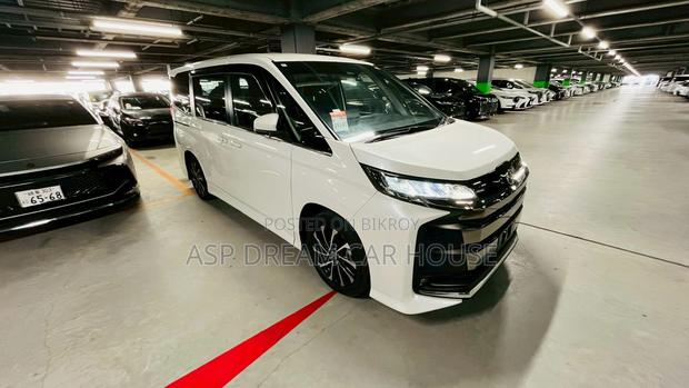 Toyota Noah S-Z Leg Rest HUD2022 2022