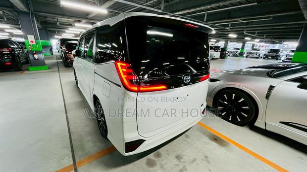 Toyota Noah S-Z Leg Rest HUD2022 2022