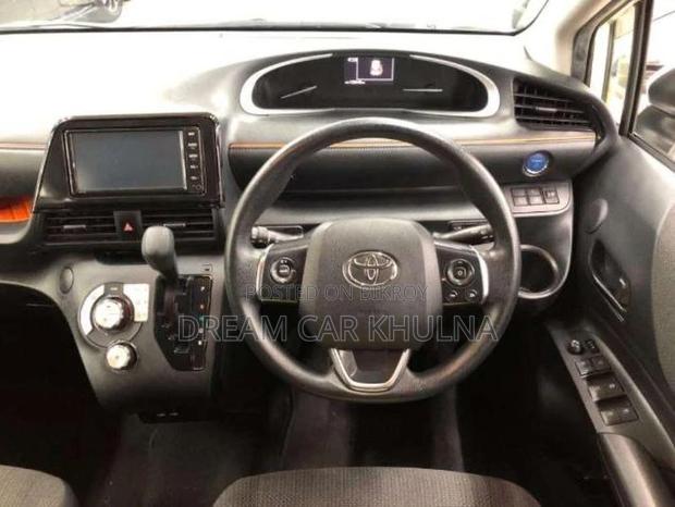 Toyota Sienta X hybrid 7setar 2021