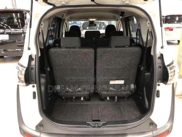 Toyota Sienta X hybrid 7setar 2021