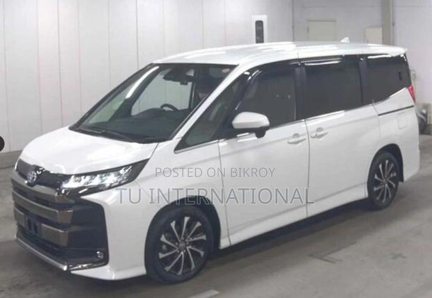 Toyota Noah sz hybrid package 2020