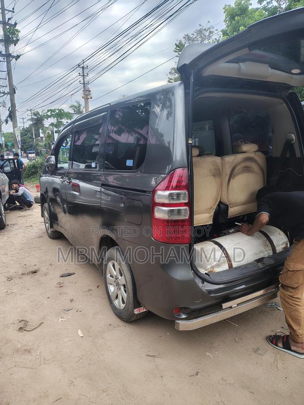 Toyota Noah X 2012