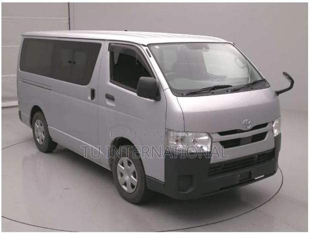 Toyota Hiace DX 2021