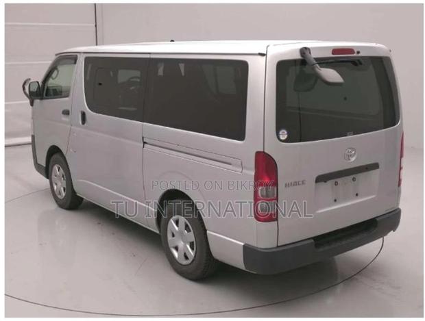 Toyota Hiace DX 2021