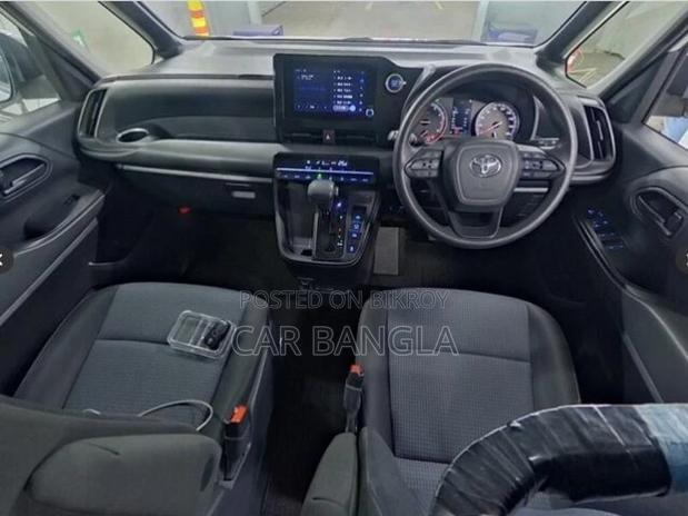 Toyota Noah X_NON_HYBRID 2022