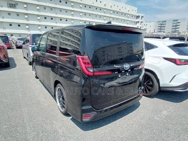 Toyota Noah Hybrid SZ Black New 2023