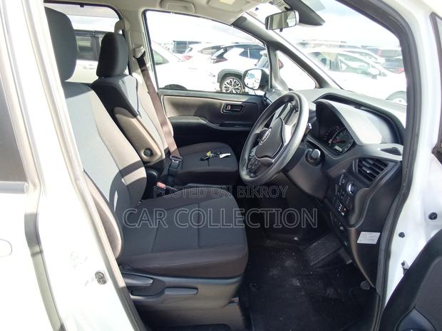 Toyota Noah X pearl 2021