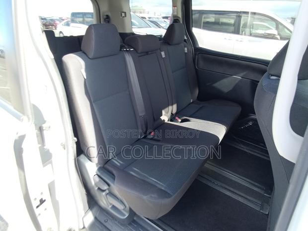 Toyota Noah X pearl 2021
