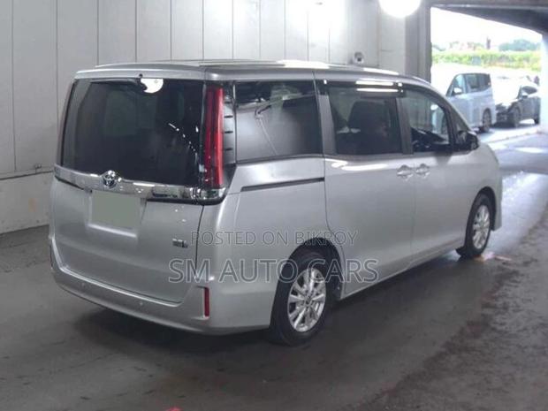 Toyota Noah Hybrid X Silver 2021