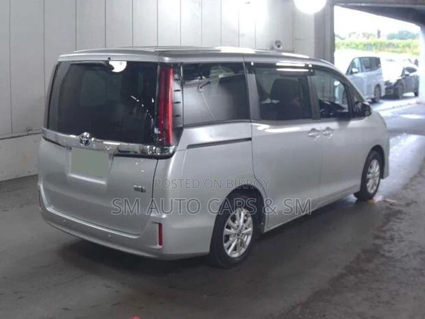 Toyota Noah Hybrid X Silver 2021