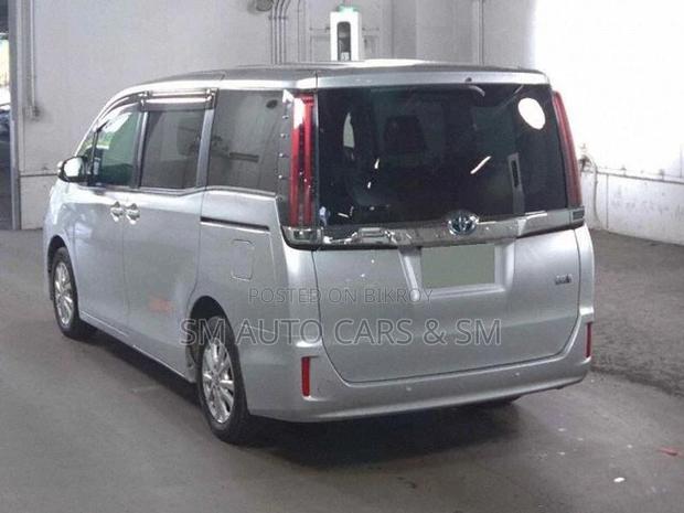 Toyota Noah Hybrid X Silver 2021