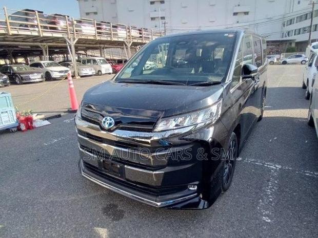 Toyota Noah Hybrid SZ Black New 2022