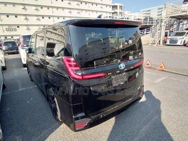 Toyota Noah Hybrid SZ Black New 2022