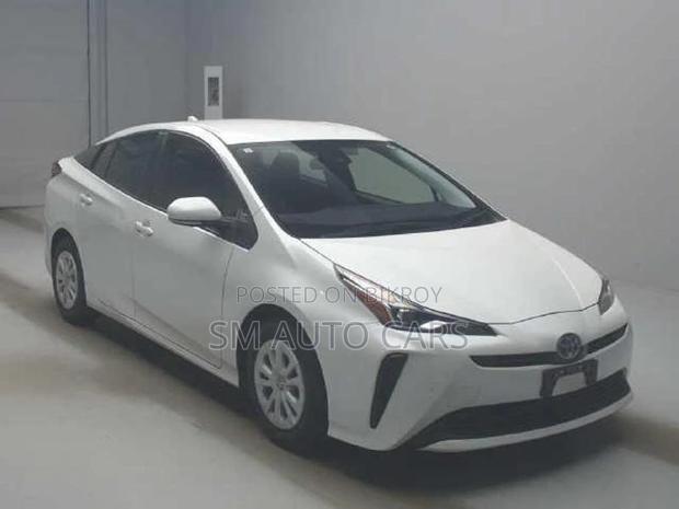 Toyota Prius S Pearl 360 Camera 2022