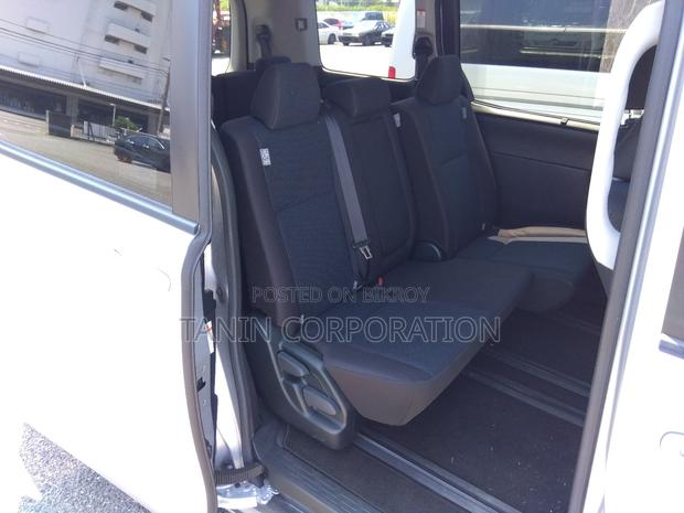 Toyota Noah NON HYBRID // X 2021