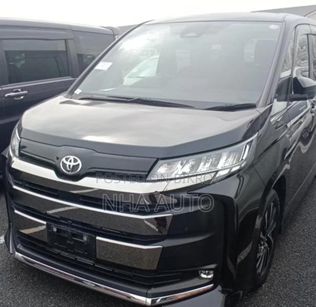 Toyota Noah SZ NON HYBRID 2023