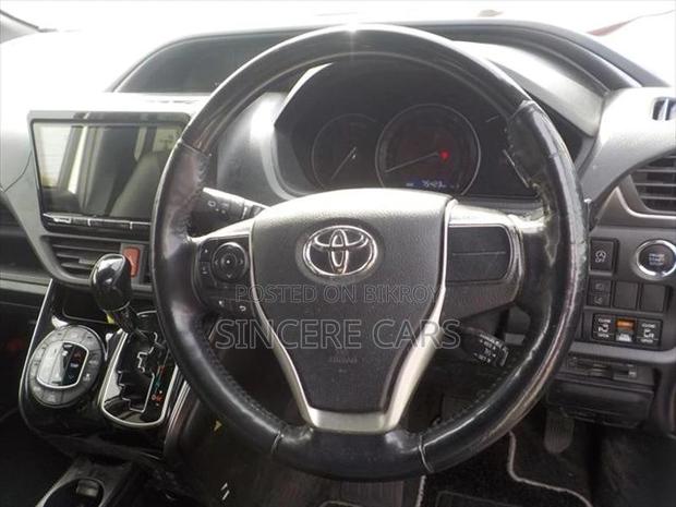 Toyota Esquire GI PREMIUM NON HYB 2021