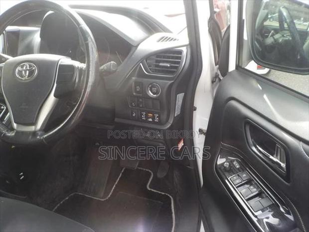 Toyota Esquire GI PREMIUM NON HYB 2021