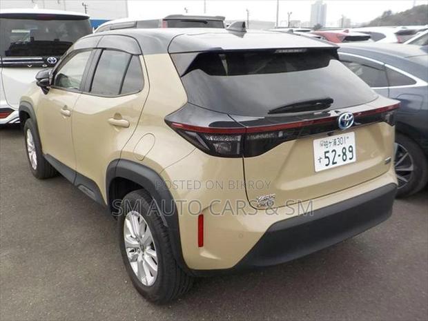 Toyota Yaris Cross G Beige & Black 2021