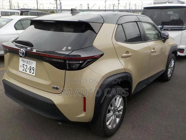 Toyota Yaris Cross G Beige & Black 2021
