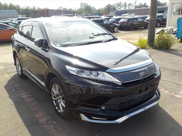 Toyota Harrier Premium Pack. 2020