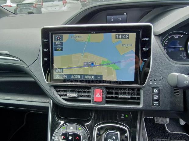 Toyota Esquire Gi Premium HV Pearl 2020