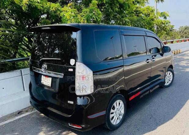 Toyota Noah Si Grade Black 2011