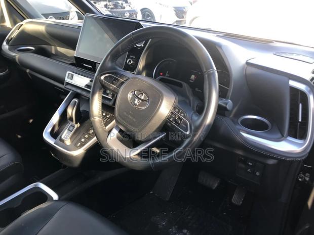 Toyota Noah SZ HYBRID FULL LOAD 2022