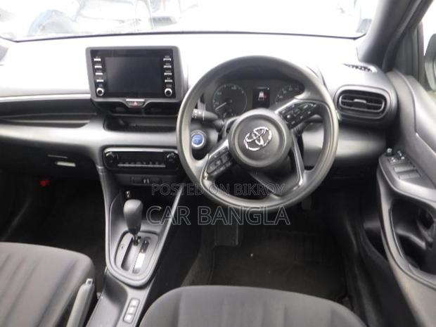 Toyota Yaris X READY SHOWROOM 2021