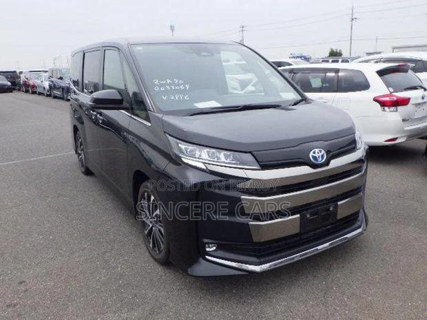 Toyota Noah S-Z HYB LEG REST 2022