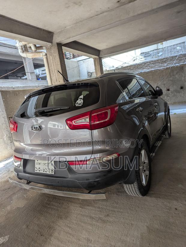 Kia Sportage . 2012