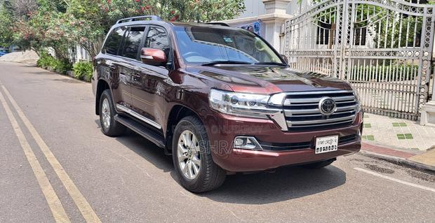 Toyota Land Cruiser V8 ` 2016