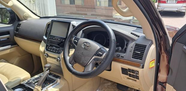 Toyota Land Cruiser V8 ` 2016