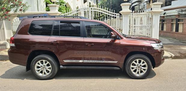 Toyota Land Cruiser V8 ` 2016