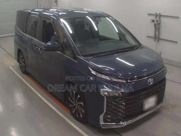 Toyota Voxy S-Z Hybrid Massive 2023