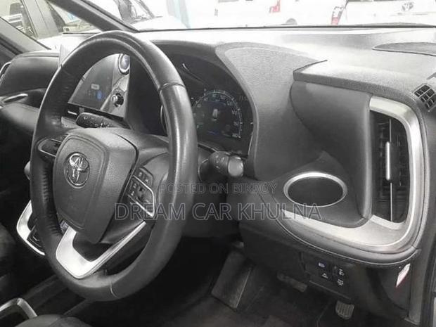 Toyota Voxy S-Z Hybrid Massive 2023