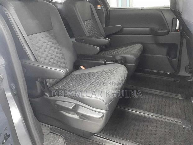 Toyota Voxy S-Z Hybrid Massive 2023