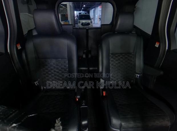 Toyota Voxy S-Z Leg Rest Clng tv 2022