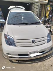 Toyota ist pearl 2005 for sale