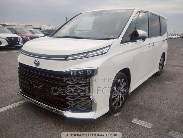 Toyota Voxy S-Z, PEARL 2024
