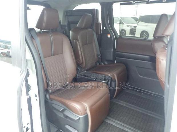Toyota Noah Z Leg rest Brown int 2022