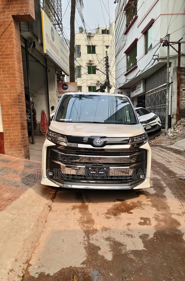 Toyota Noah HYBRID-SZ UNIT 2022