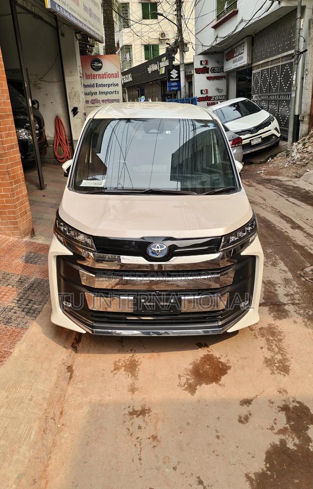 Toyota Noah HYBRID-SZ UNIT 2022