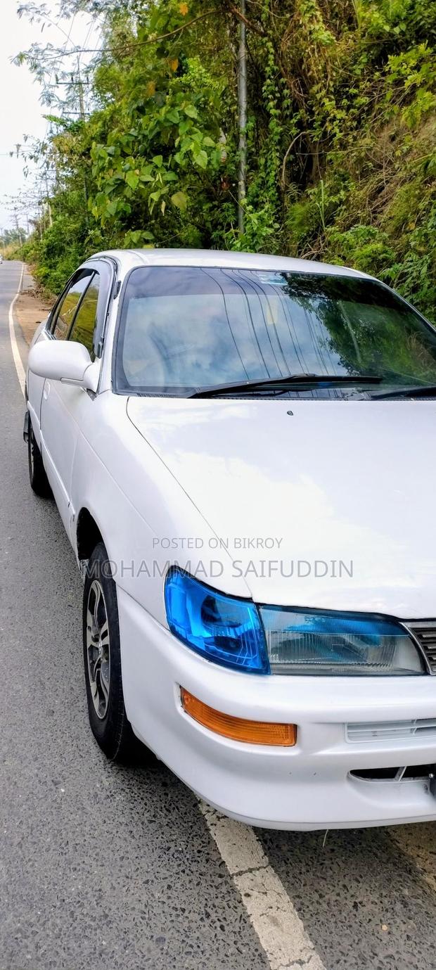 Toyota Corolla . 1993